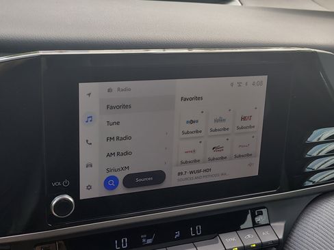 Used 2025 Toyota Camry SE image 23