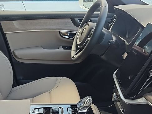 New 2026 Volvo XC90 B6 Plus w/ Protection Package Premier image 9