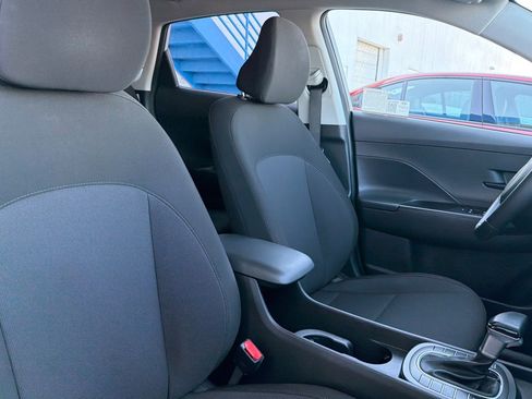 Used 2025 Hyundai Kona SEL FWD image 33