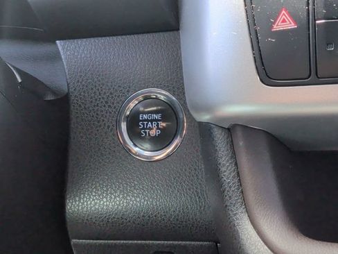 Used 2017 Toyota Highlander XLE AWD/4WD image 25