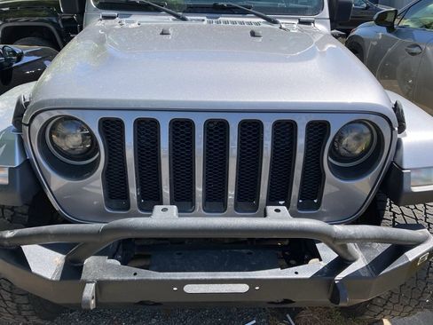 Used 2020 Jeep Wrangler Unlimited Sahara AWD/4WD image 2