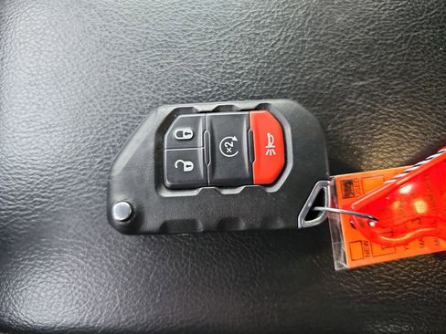 Used 2022 Jeep Gladiator Sport image 32