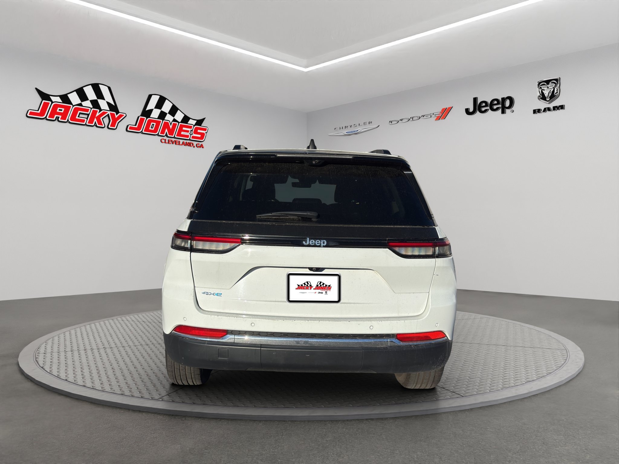 Used 2023 Jeep Grand Cherokee 4WD 4xe w/ Luxury Tech Group II image 7