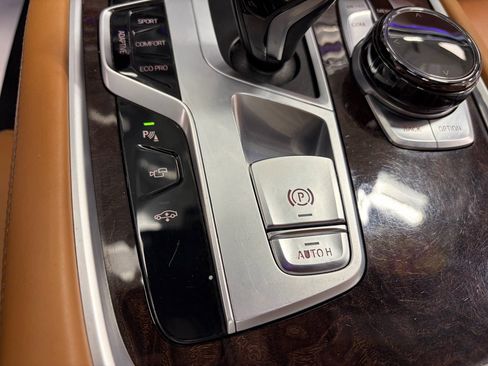 Used 2017 BMW 750i xDrive AWD/4WD image 21