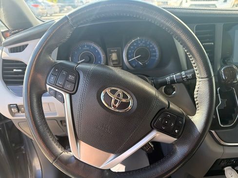 Used 2017 Toyota Sienna XLE Premium w/ Outdoor Package AWD/4WD image 17