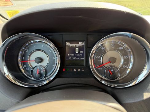 Used 2015 Chrysler Town & Country Touring-L w/ Driver Convenience Group FWD image 10