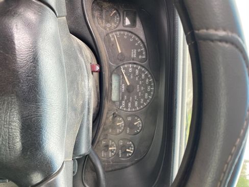 Used 2002 Chevrolet Silverado 2500 4x4 Regular Cab image 17