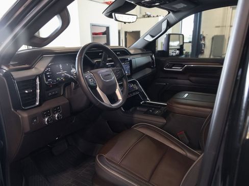 Used 2024 GMC Sierra 3500 Denali w/ Technology Package AWD/4WD image 14