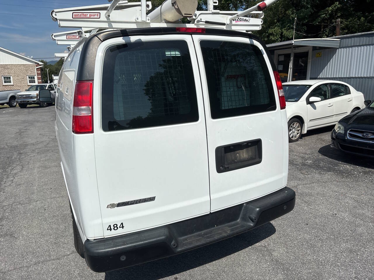 Used 2018 Chevrolet Express 2500 w/ Driver Convenience Package RWD image 14