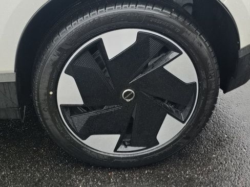 New 2026 Volvo EX30 Plus w/ Climate Package image 29