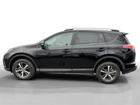 Used 2018 Toyota RAV4 XLE image 2