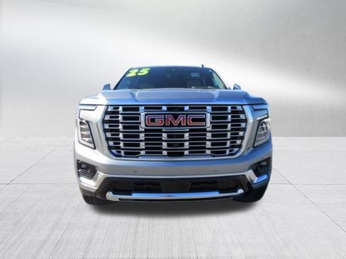 Used 2025 GMC Yukon XL Denali w/ Denali Reserve Package image 3