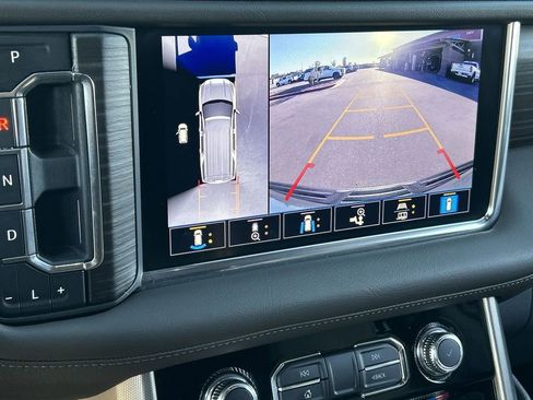 Used 2021 GMC Yukon XL Denali image 15