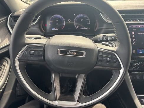 Used 2023 Jeep Grand Cherokee L Limited image 16