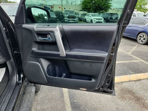 Used 2017 Toyota 4Runner SR5 AWD/4WD image 21