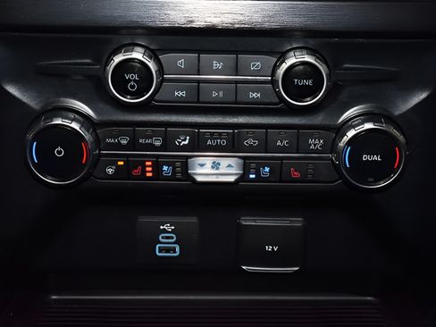 Used 2023 Ford F250 Lariat w/ Sport Appearance Package AWD/4WD image 16