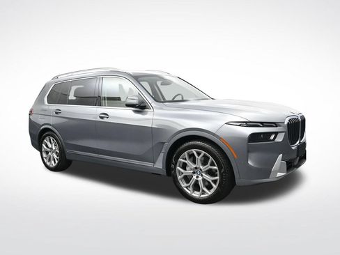 Used 2023 BMW X7 xDrive40i w/ Parking Assistance Package AWD/4WD image 2