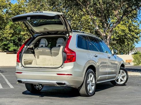 Used 2016 Volvo XC90 T8 Momentum w/ Vision Package image 21