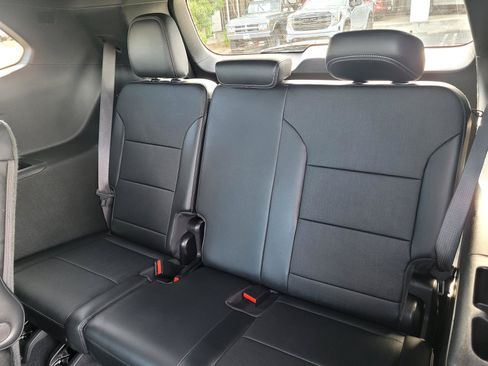 Used 2025 Buick Enclave Preferred FWD image 11