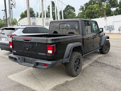Used 2023 Jeep Gladiator Sport AWD/4WD image 7