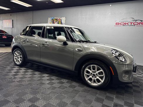 Used 2019 MINI Cooper 4-Door Hardtop w/ Premium Package image 2