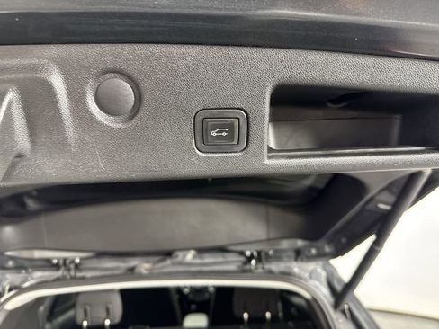 Used 2019 Chevrolet Equinox LT w/ Driver Convenience Package FWD image 33
