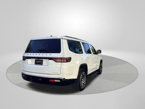 Used 2024 Jeep Wagoneer Series II w/ Flexible Seating Group image 7