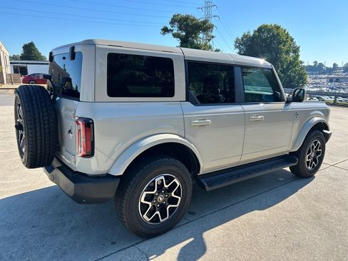 Used 2025 Ford Bronco Outer Banks AWD/4WD image 6
