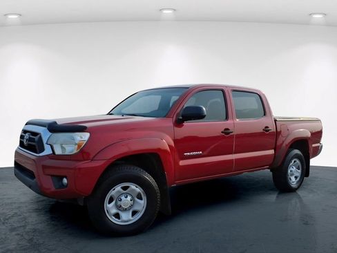 Used 2015 Toyota Tacoma PreRunner w/ SR5 Package RWD image 2