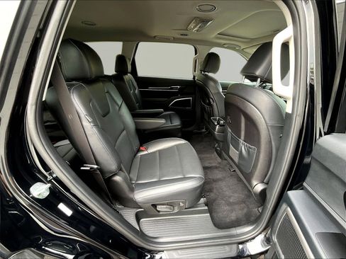 Certified 2024 Kia Telluride S w/ S Sunroof Package FWD image 25