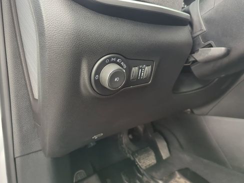 Used 2024 Jeep Compass Latitude image 23