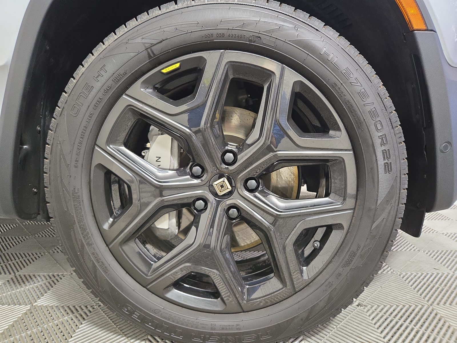 Used 2025 Rivian R1S Adventure Dual AWD/4WD image 11