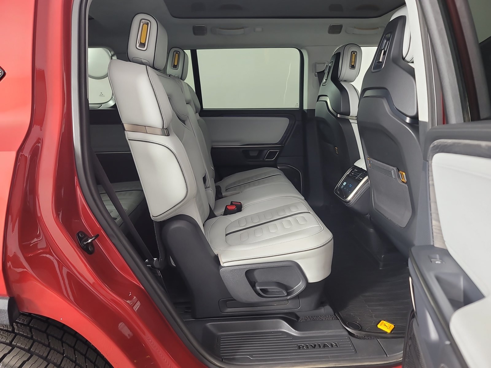 Used 2023 Rivian R1S Launch Edition Quad AWD/4WD image 23