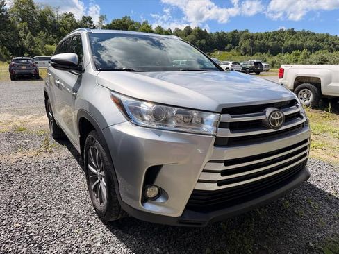 Used 2018 Toyota Highlander XLE AWD/4WD image 26