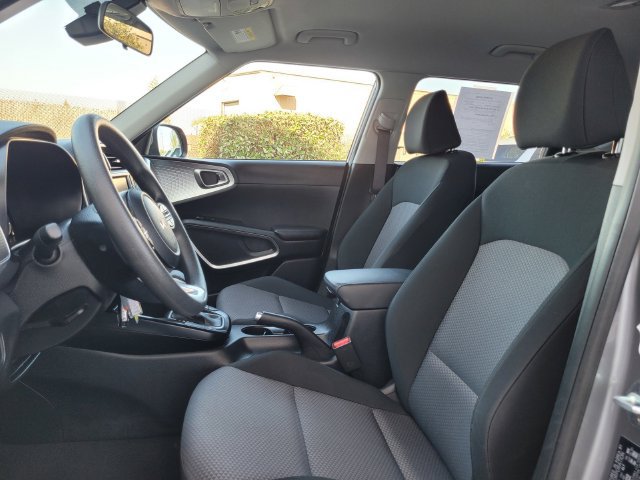 Certified 2025 Kia Soul LX w/ LX Technology Package FWD image 13