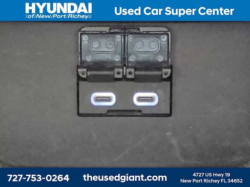 Used 2023 Toyota Highlander LE FWD image 17