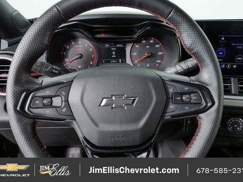 Certified 2025 Chevrolet Trax RS w/ Sunroof Package FWD image 8