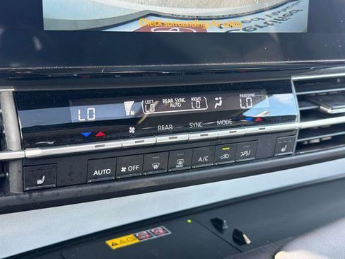 Certified 2025 Toyota Sienna XLE FWD image 21