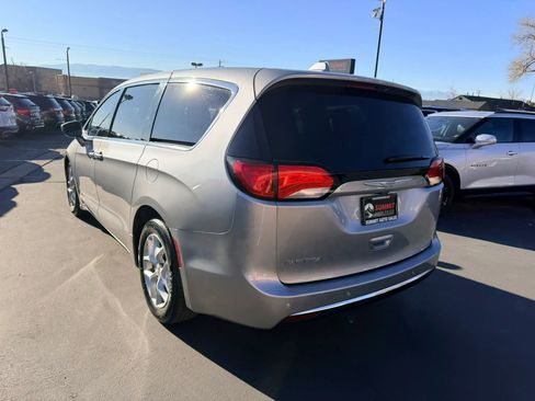 Used 2019 Chrysler Pacifica Touring Plus w/ Tire & Wheel Group image 6
