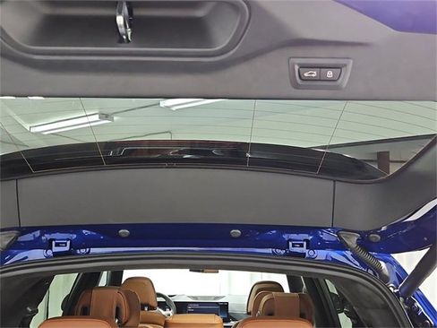 Used 2025 BMW X7 M60i image 60