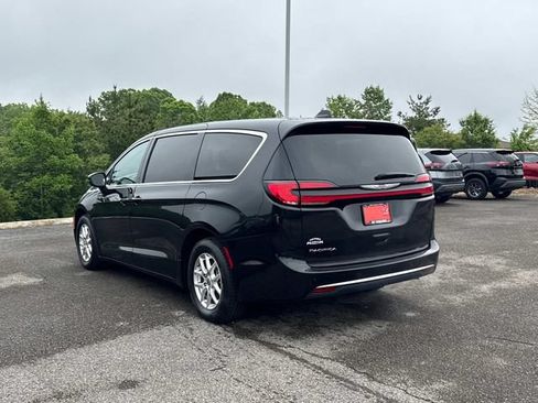 Used 2023 Chrysler Pacifica Touring-L FWD image 7