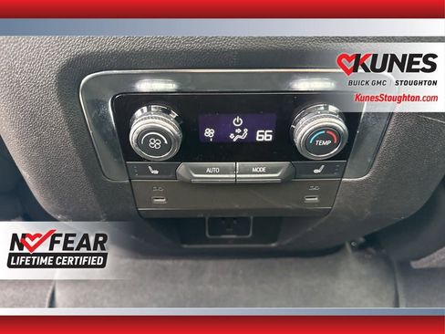 Used 2025 GMC Yukon XL AT4 image 36