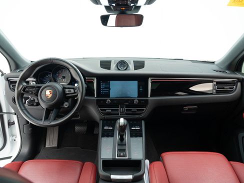 Certified 2024 Porsche Macan S image 30