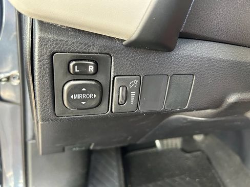 Used 2019 Toyota Corolla LE FWD image 18