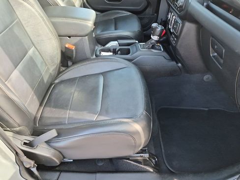 Used 2020 Jeep Wrangler Unlimited Sahara image 16