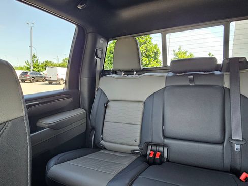 Used 2025 Chevrolet Silverado 2500 ZR2 w/ Technology Package AWD/4WD image 24