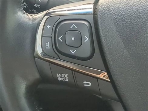 Used 2018 Toyota Avalon Limited image 25