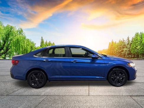 Certified 2022 Volkswagen Jetta SE image 3