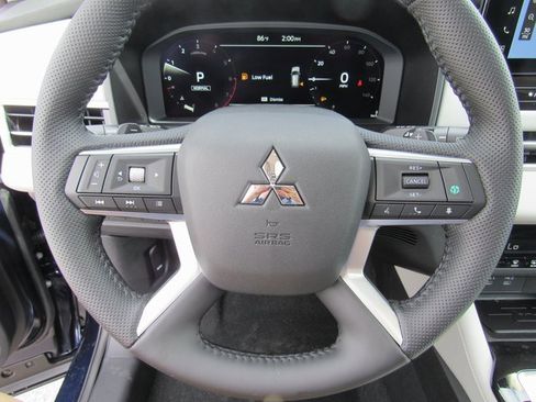 New 2025 Mitsubishi Outlander SE image 22