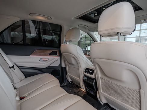 Certified 2025 Mercedes-Benz GLE 450e 4MATIC w/ Driver Assistance Package image 27